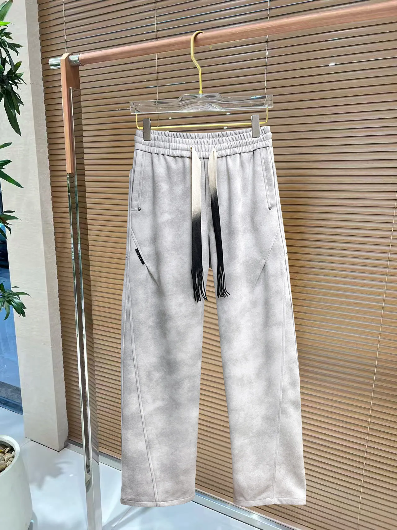 Balenciaga 🆕2026 Autumn and Winter New Arrival Casual Pants! The official website will be released simultaneously. Brand Classic LOGO casual pants, customized fabrics, excellent comfort and strong touch. Highly recognisable, perfect appearance and craftsmanship. Size:M-3XL